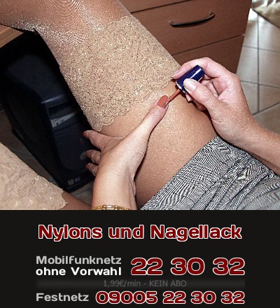 Nylons und Nagellack Nagellack und ein Strumpf aus Nylon gehören in Sex-Fantasien zusammen