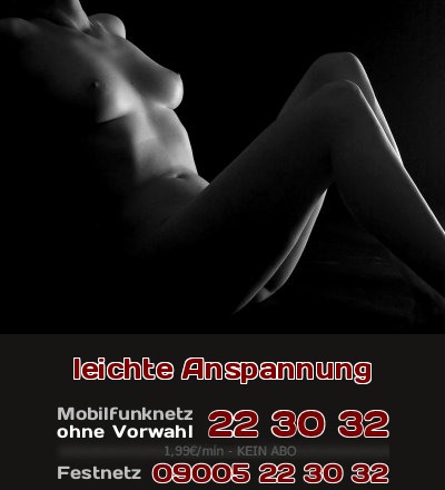 leichte Anspannung Animation beim Telefonsex durch künstlerisch gestaltete Schwarz-Weiß-Fotografie, die eine Frau zurückgelehnt in leichter Anspannung zeigt.